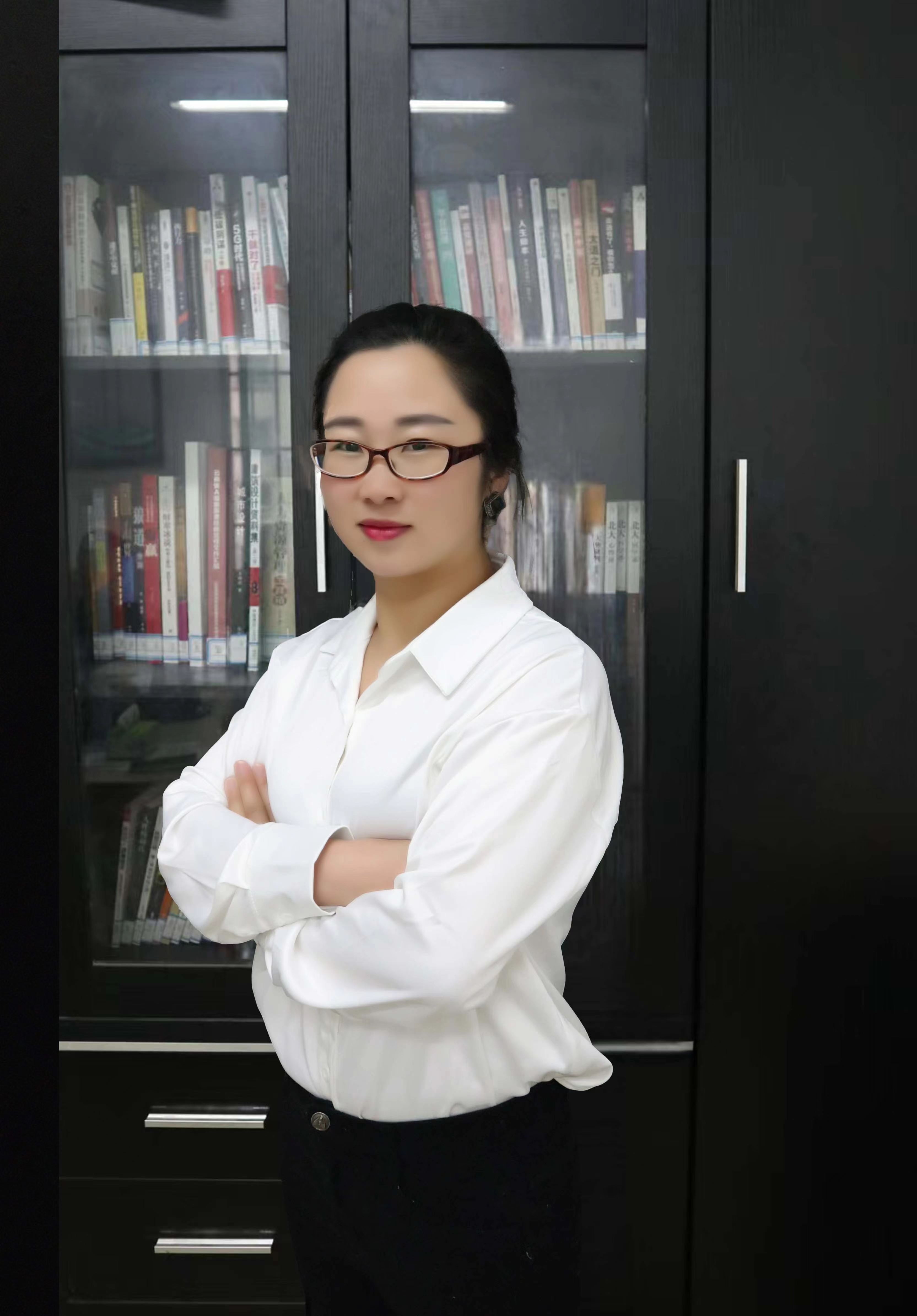 董事长助理兼战略策划部部长——张锦荣